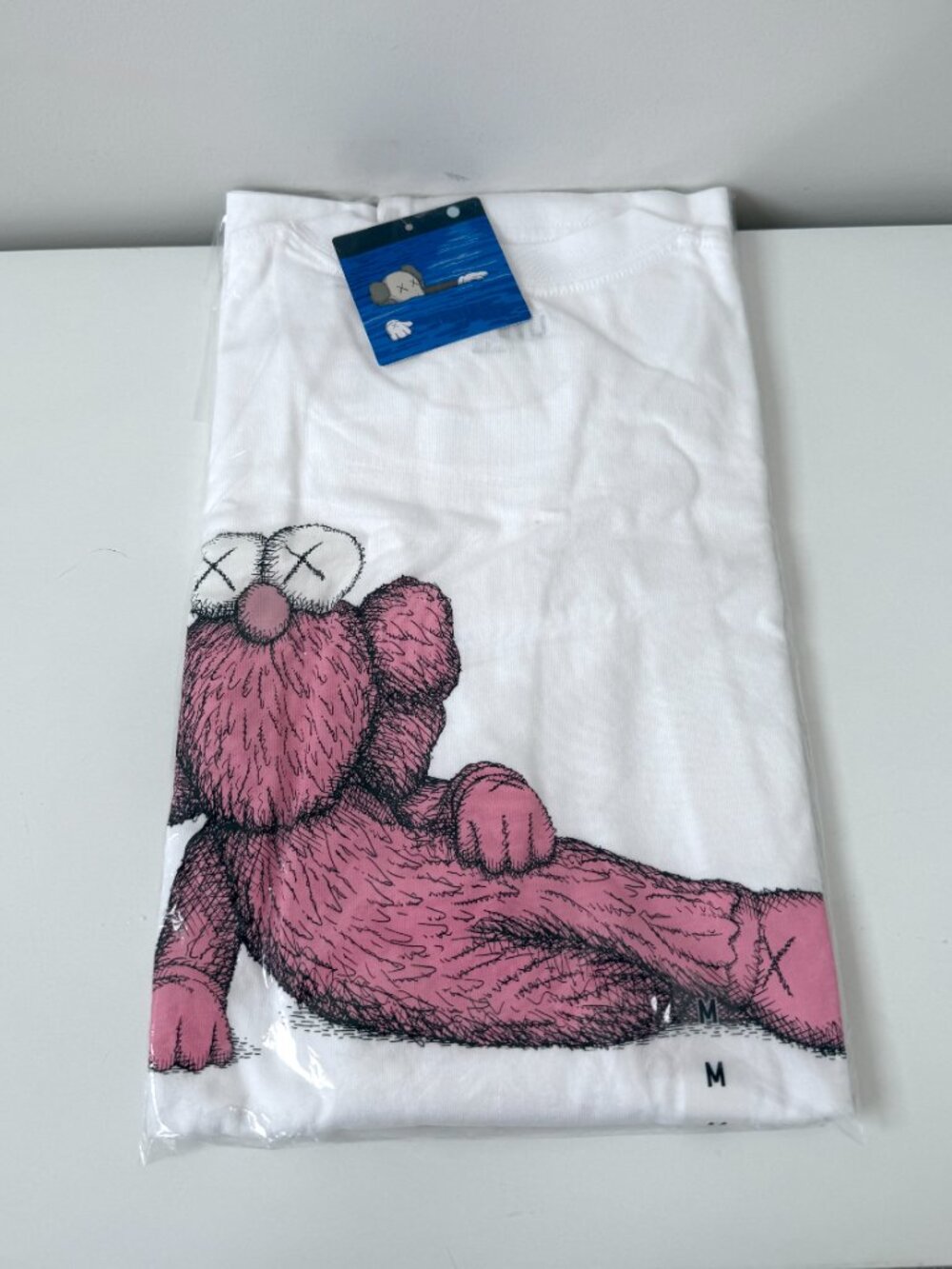 New KAWS x Uniqlo Limited Exclusive T-Shirt Tee White Pink FW23